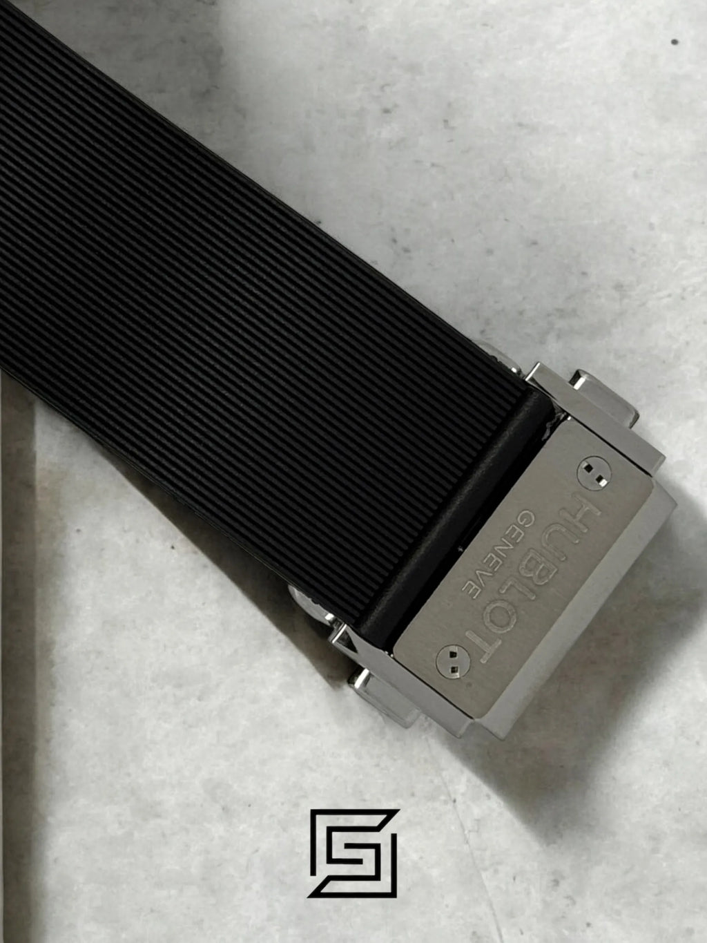 watches HUBLOT CLASSIC NEW - Black Rubber Band - Black Dial - Silver Body