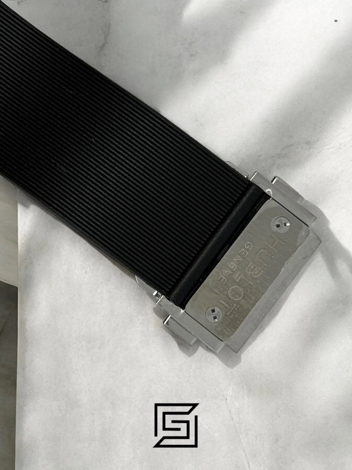 Hublot Classic Fusion White – Silver Case – Japanese Quartz – Black Rubber Strap