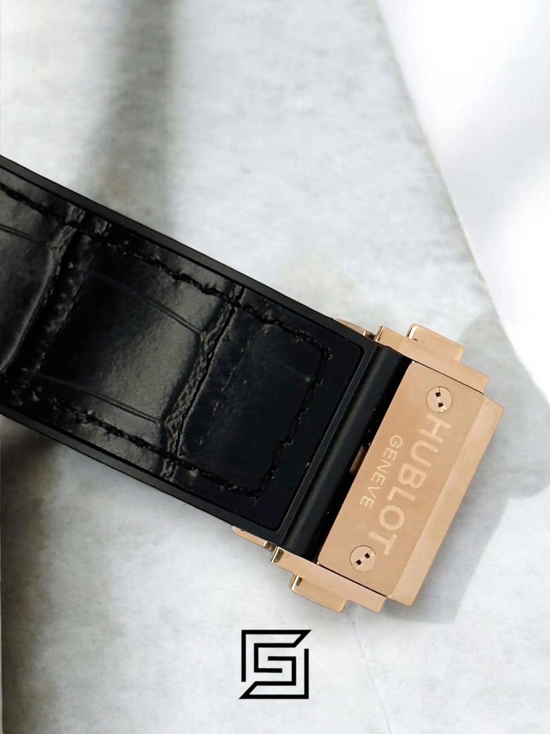 Hublot Classic Fusion White – Silver Case – Japanese Quartz – Black Rubber Strap