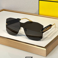 FENDI FE40067 Sunglasses For Women - black