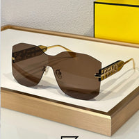 FENDI FE40067 Sunglasses For Women - brown
