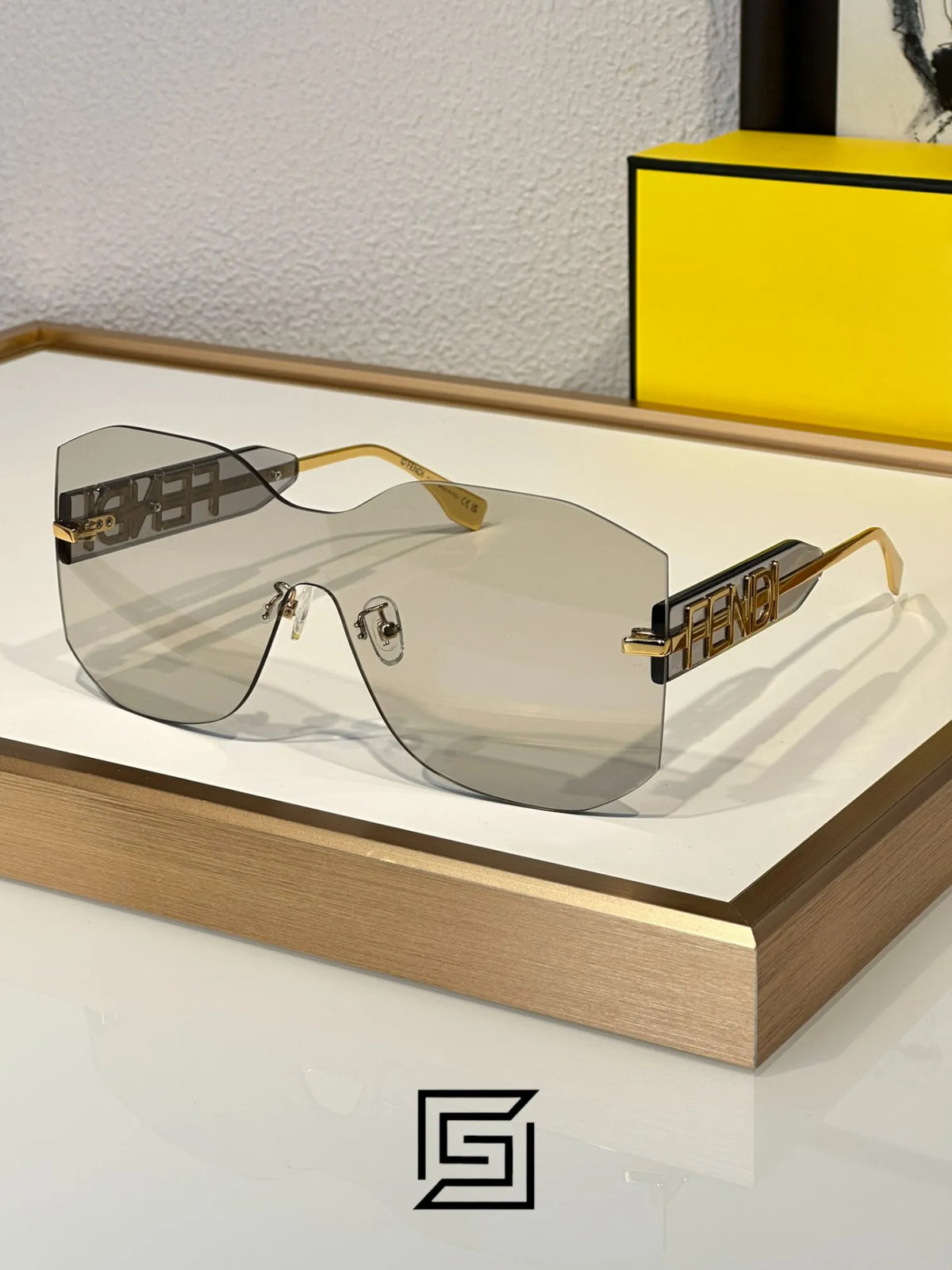 FENDI FE40067 Sunglasses For Women - grey