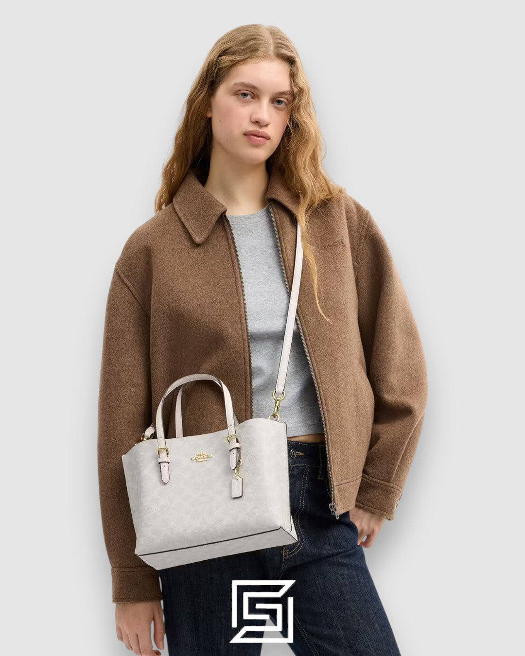 حقيبة اليد الكبيرة Mollie Tote 25 من القماش المطبوع المميز C4250 باللون الأبيض
