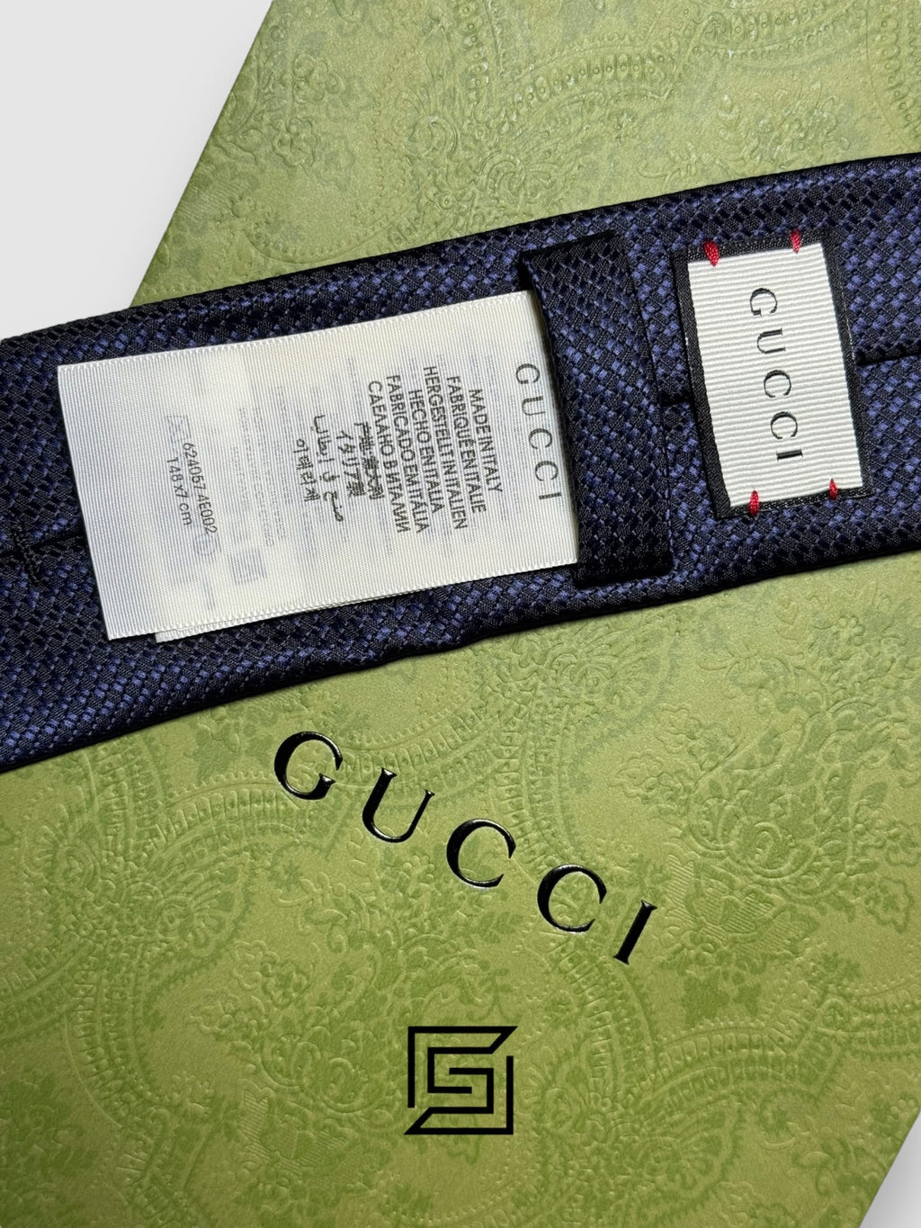 Gucci - Navy Blue Color Engraved With Gucci Bee Signature Line