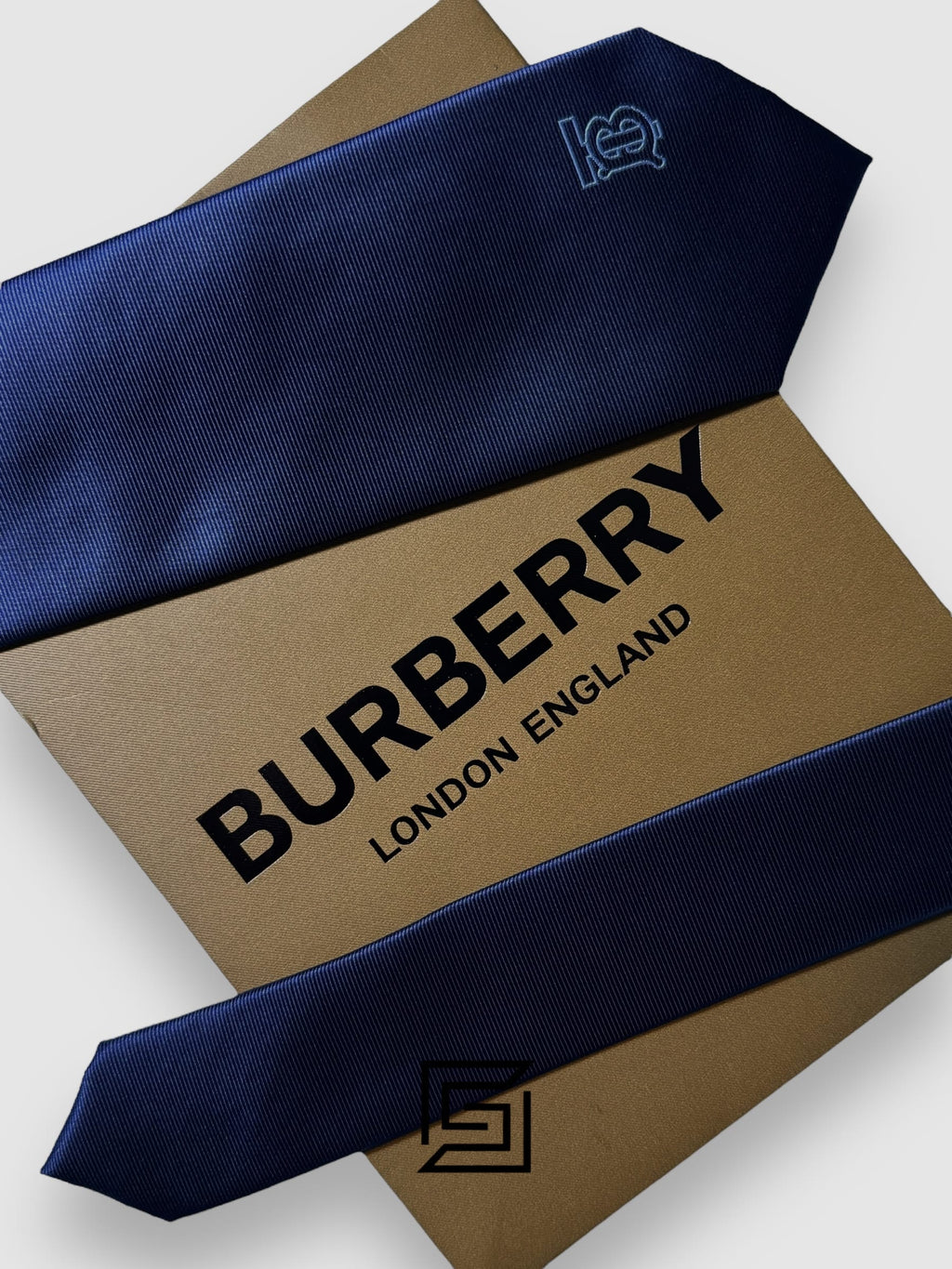 BURBERRY - شعار TB أزرق داكن