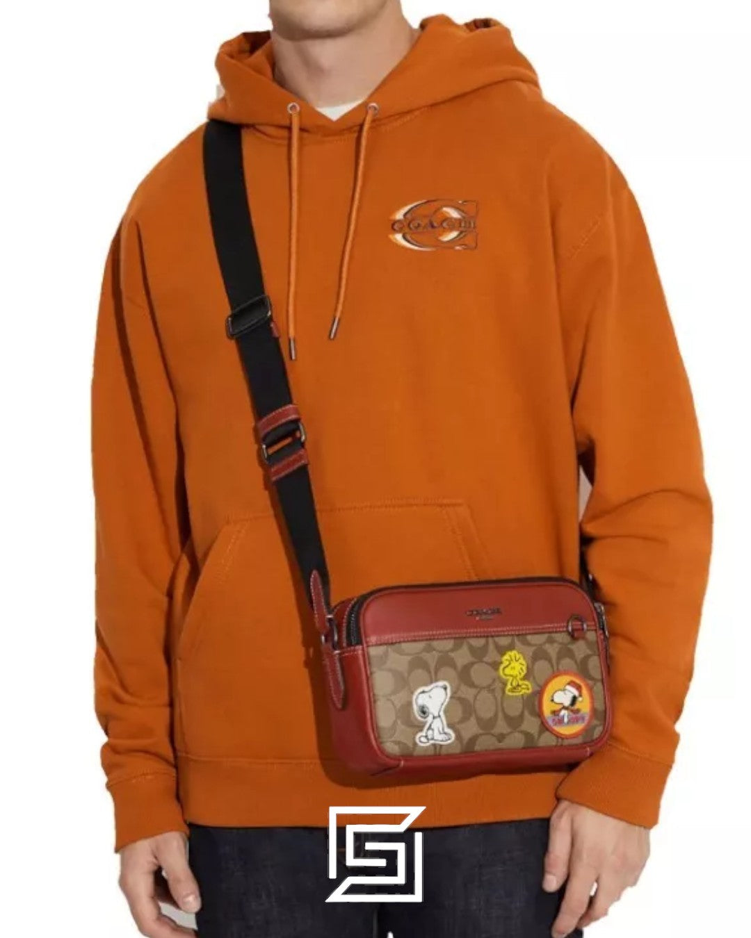حقيبة كروسبودي جراهام من تشكيلة Coach X Peanuts Signature Canvas مع رقعات CE746