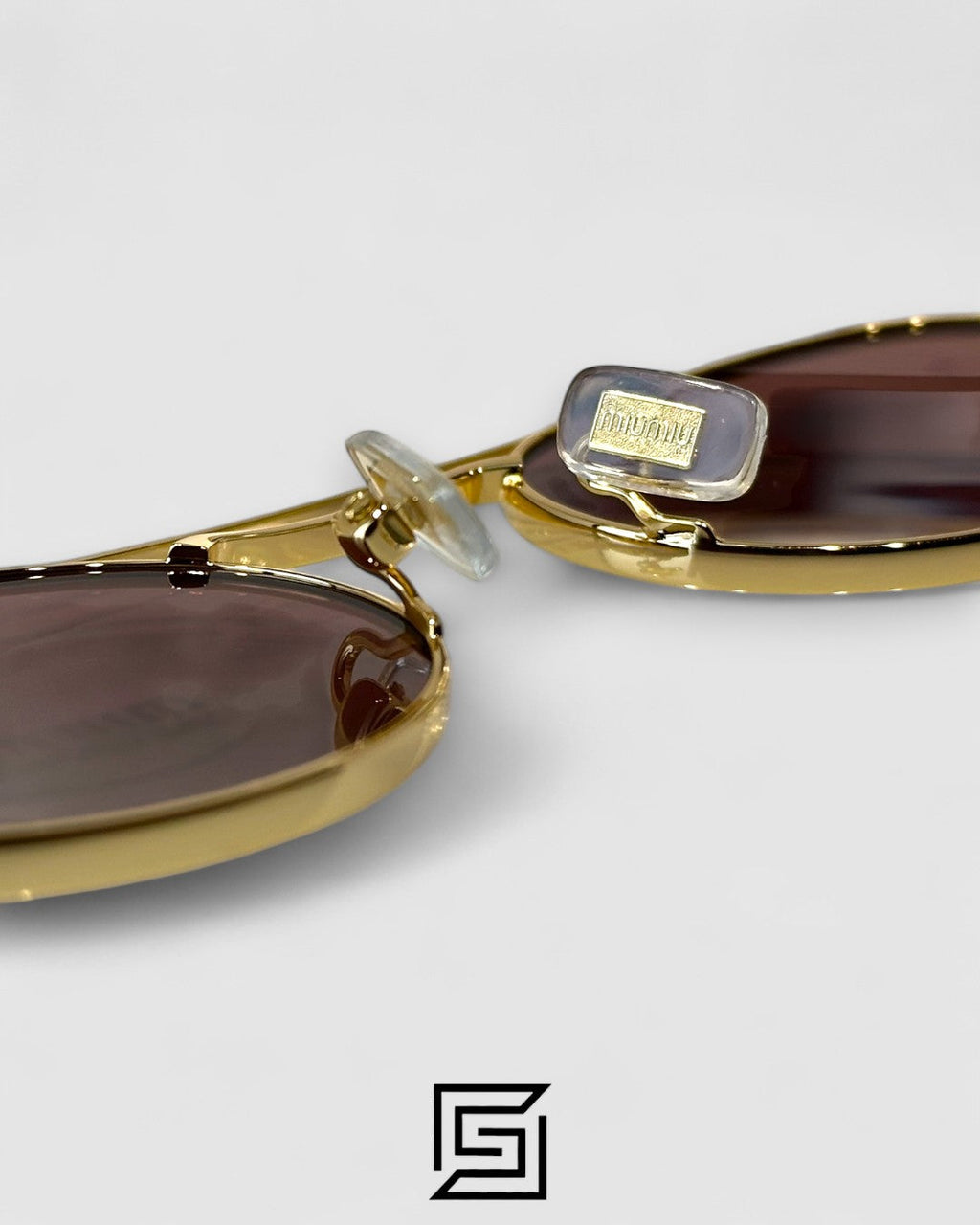 عدسات Miu Miu MU54ZS بنية وإطار ذهبي
