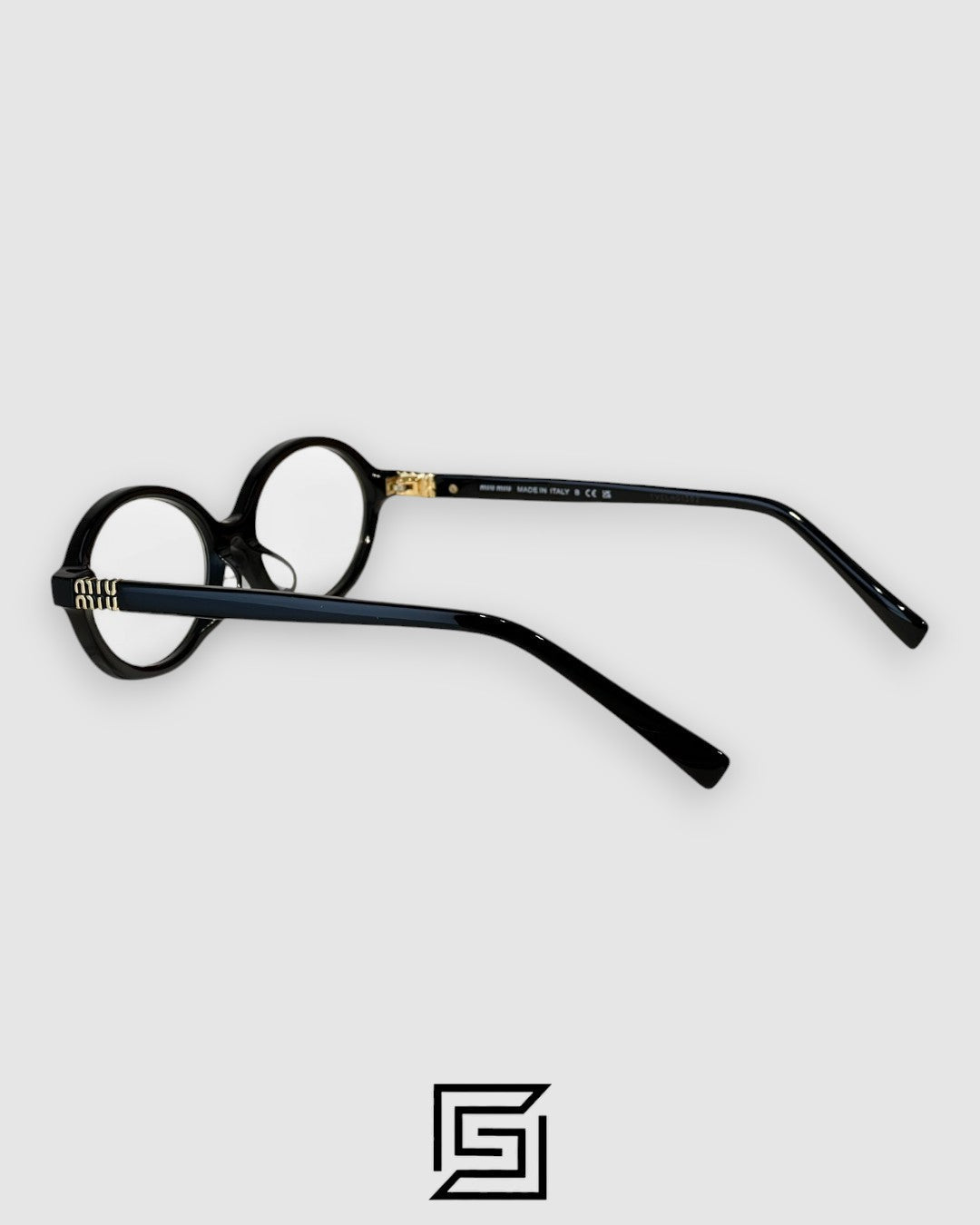 نظارة Miu Miu SMU04Z بإطار أسود وشعار ذهبي