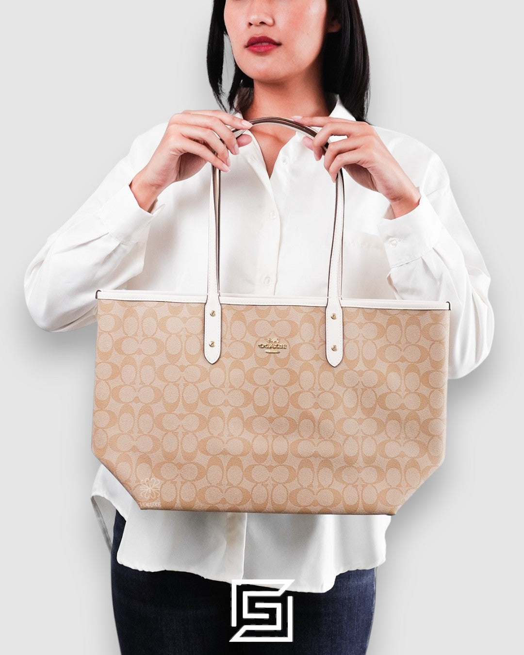 Coach City Tote Bag In Signature Canvas White Hand Style Number CCQ28