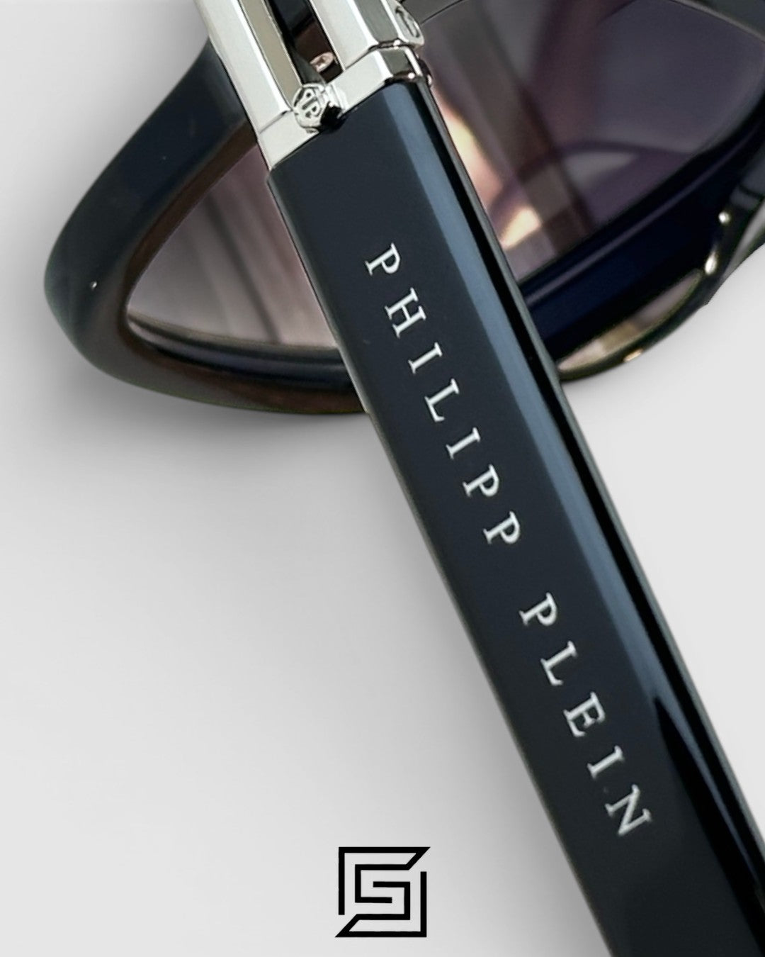 نظارة شمسية Philipp Plein LIGHT FIGHTER VPP021 بإطار أسود وعدسات سوداء وتفاصيل فضية