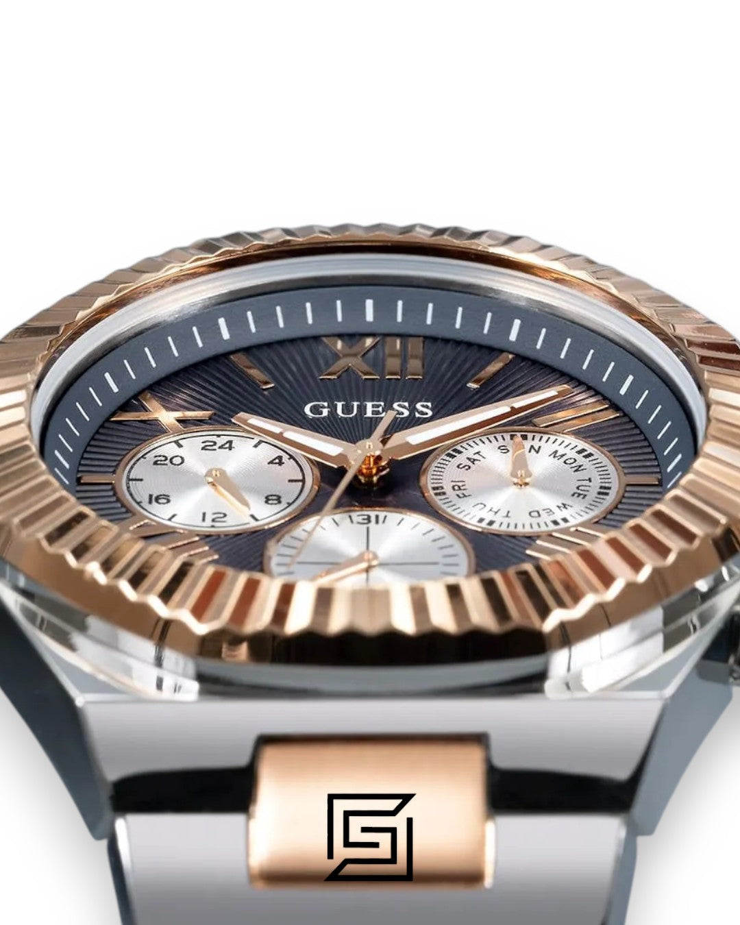 ساعة كرونوغراف للرجال Guess GW0703G4 من الفولاذ المقاوم للصدأ بلونين مع مينا رمادي