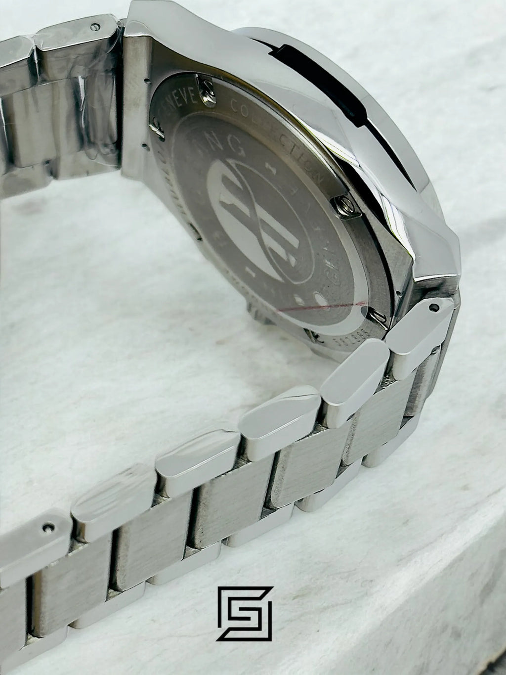 watches HUBLOT CLASSIC NEW - Silver Metal Band - Grey Dial With Blue Circular Frame - Silver Body