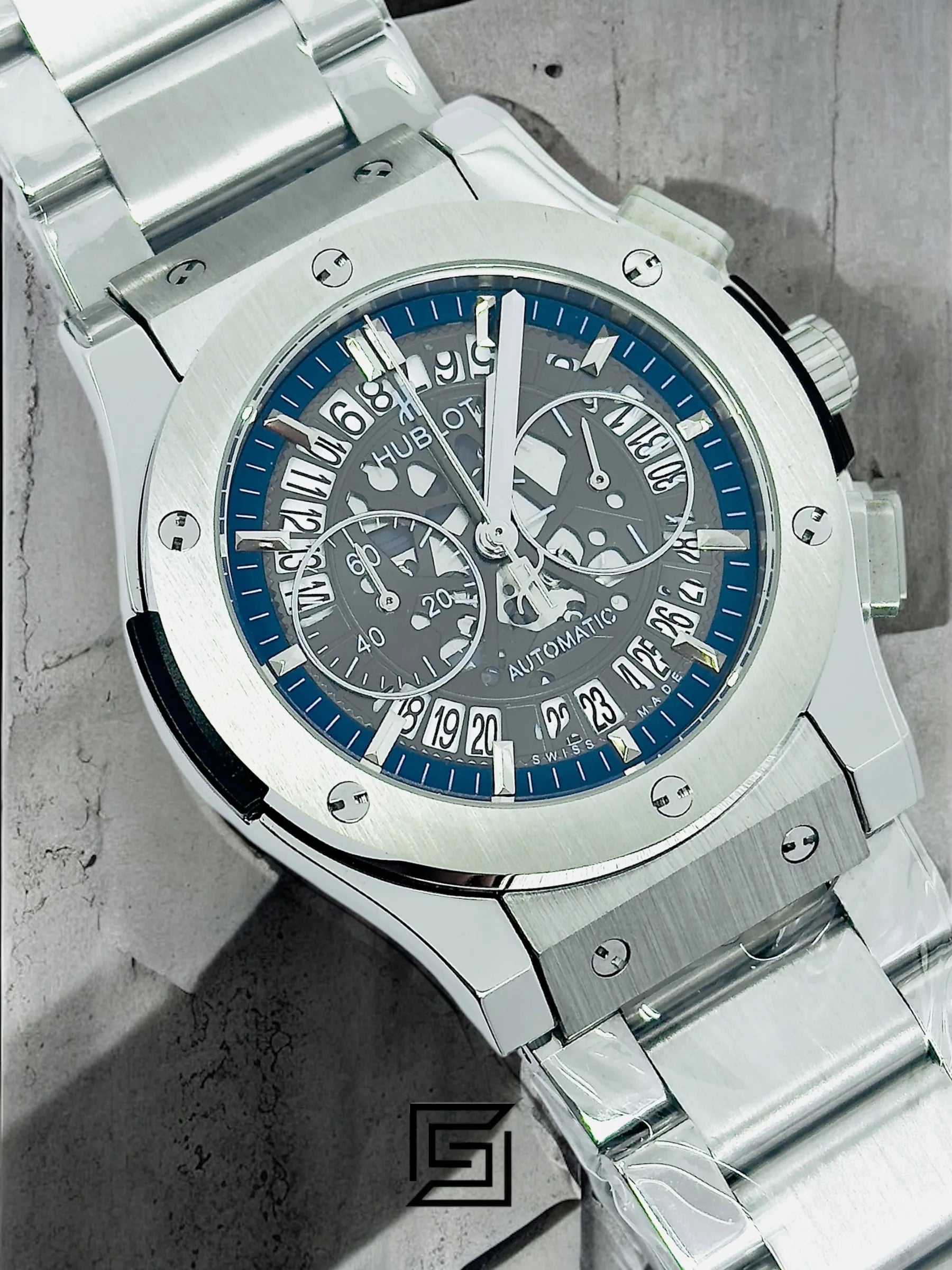 watches HUBLOT CLASSIC NEW - Silver Metal Band - Grey Dial With Blue Circular Frame - Silver Body