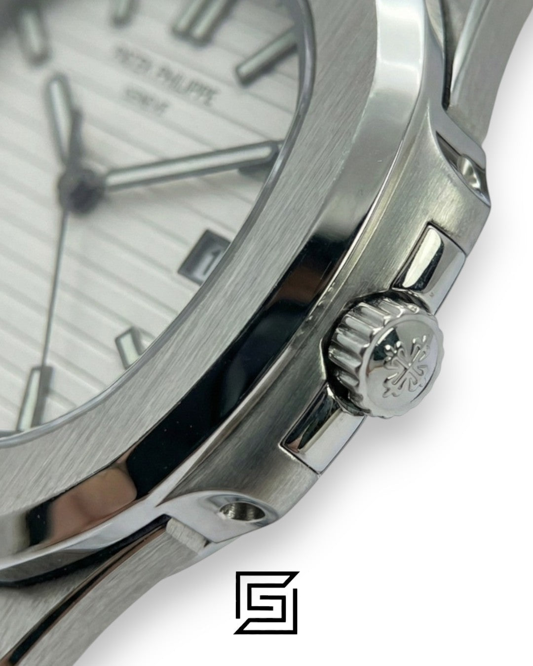 Patek Philippe Nautilus – White Dial – Black Rubber Strap – Japanese Automatic