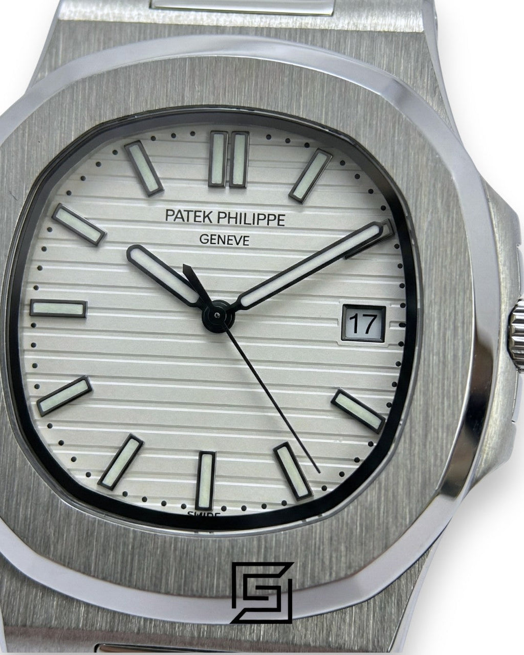 Patek Philippe Nautilus – White Dial – Black Rubber Strap – Japanese Automatic