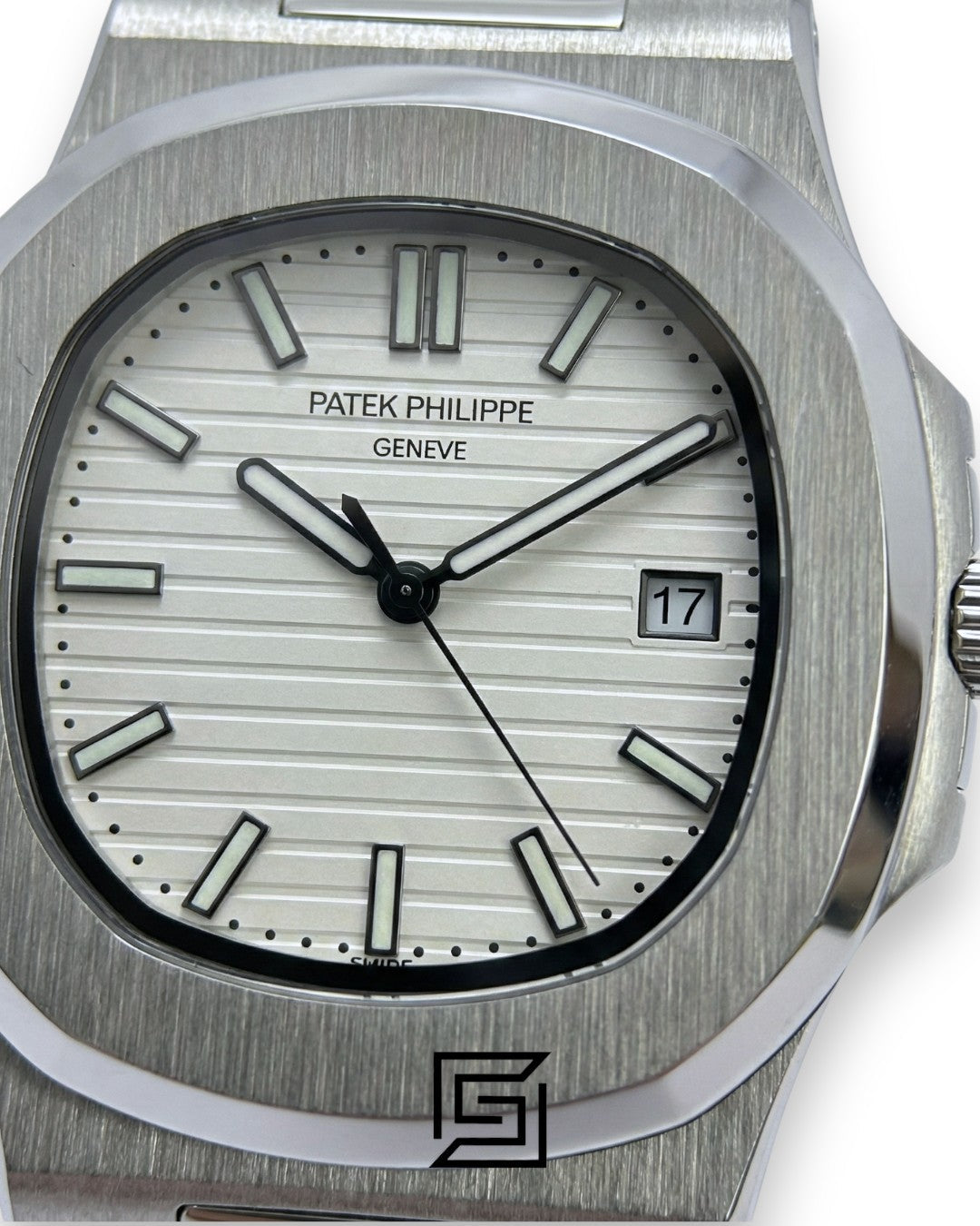 Patek Philippe Nautilus – White Dial – Black Rubber Strap – Japanese Automatic