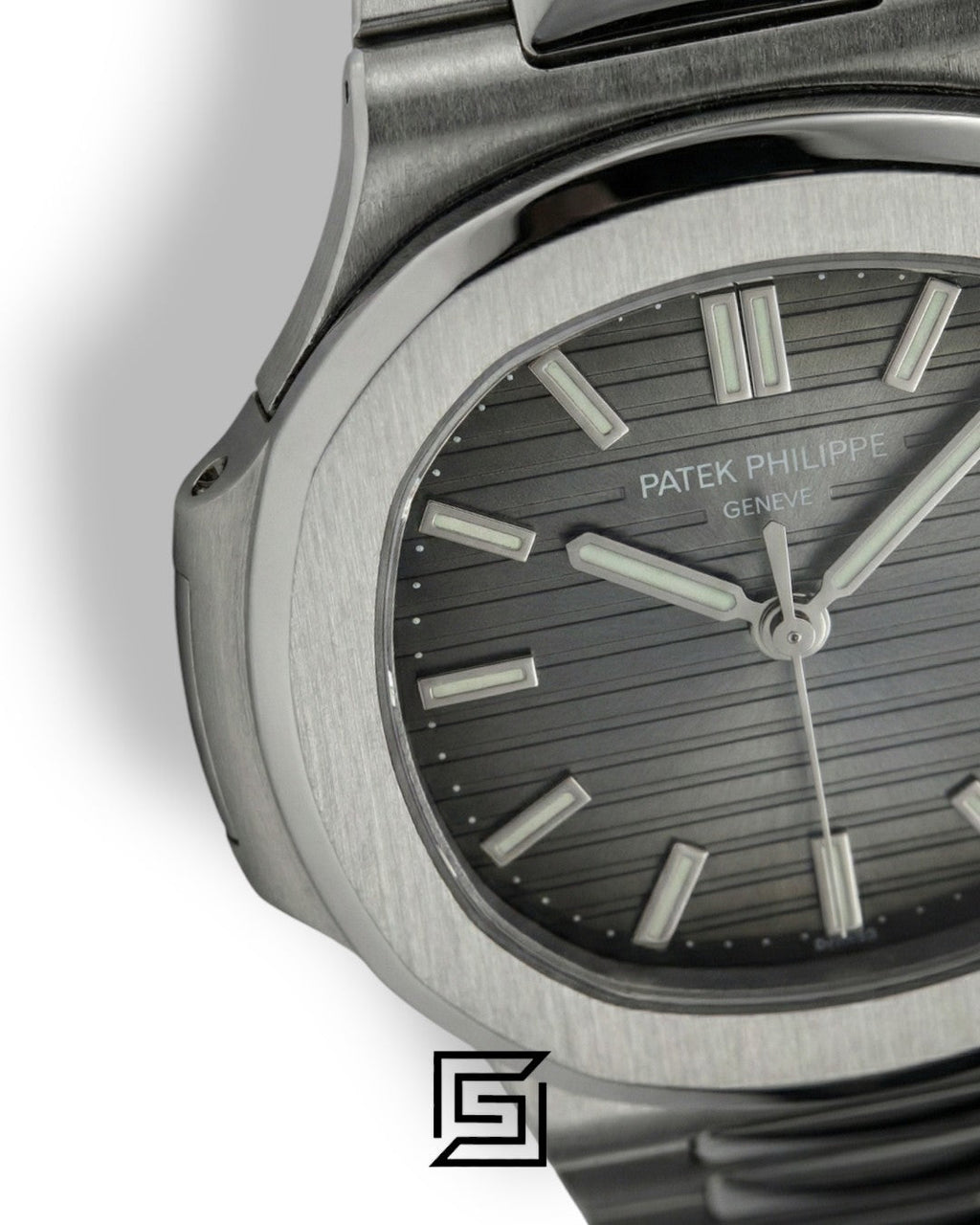 Patek Philippe Nautilus – Textured Grey Dial - Silver Stainless Steel Bracelet - Japanese Automatic