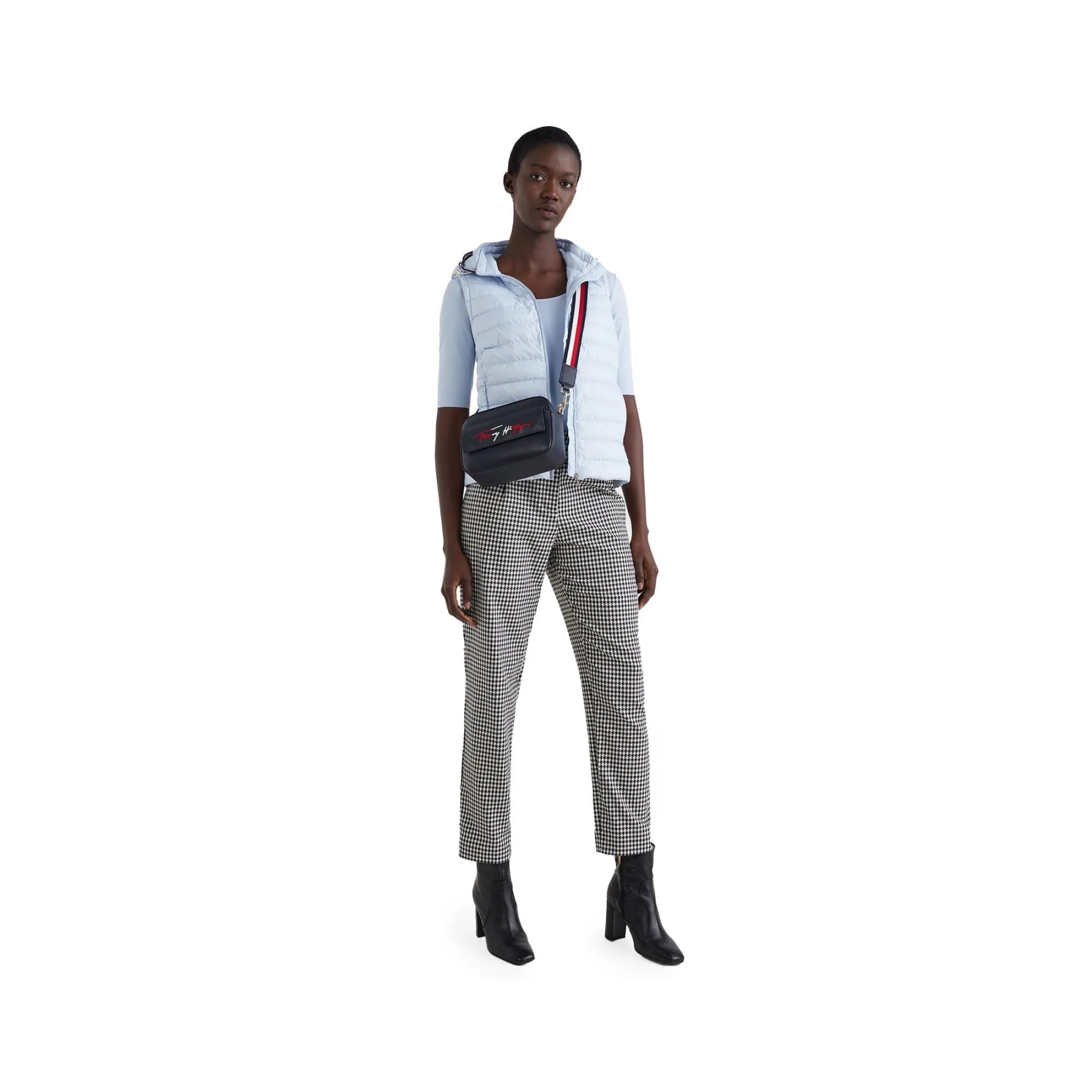 جلد أزرق داكن حقيبة تومي هيلفيغر DW5 DESERT SKY AW0AW11073