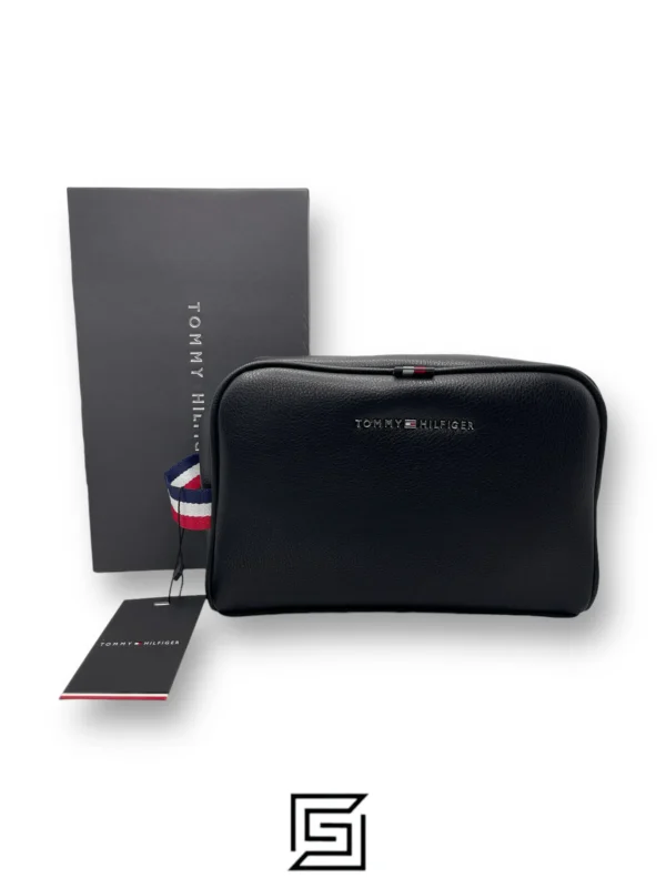 Bags,Leather,Men Tommy Hilfiger leather Tommy Handbag BOX Tommy METAL LOGO on TOP TOMMY COLORS HAND/BLACK Tommy Hilfiger