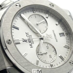 ⁦Hublot Classic Fusion White – Silver Case – Japanese Quartz Movement – Rubber Strap⁩ - الصورة ⁦2⁩