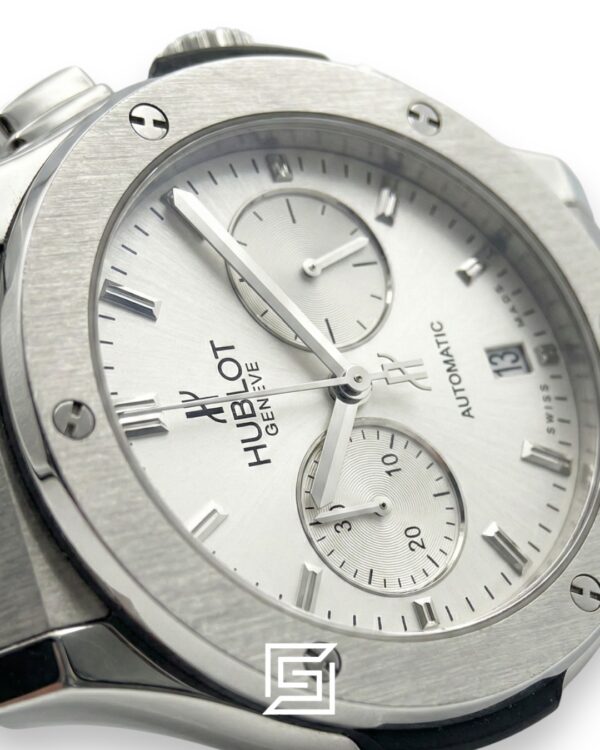 Hublot Classic Fusion White – Silver Case – Japanese Quartz Movement – Rubber Strap