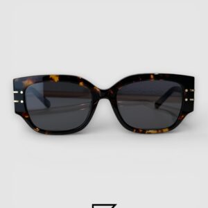 ⁦Dior Signature S13F Black Lenses and Tiger Brown Frame with Gold Logo Luxury Sunglasses⁩ - الصورة ⁦2⁩
