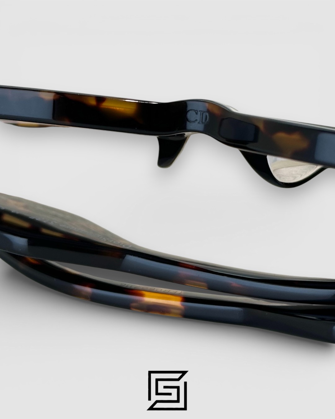 ⁦Dior Signature S13F Black Lenses and Tiger Brown Frame with Gold Logo Luxury Sunglasses⁩ - الصورة ⁦7⁩