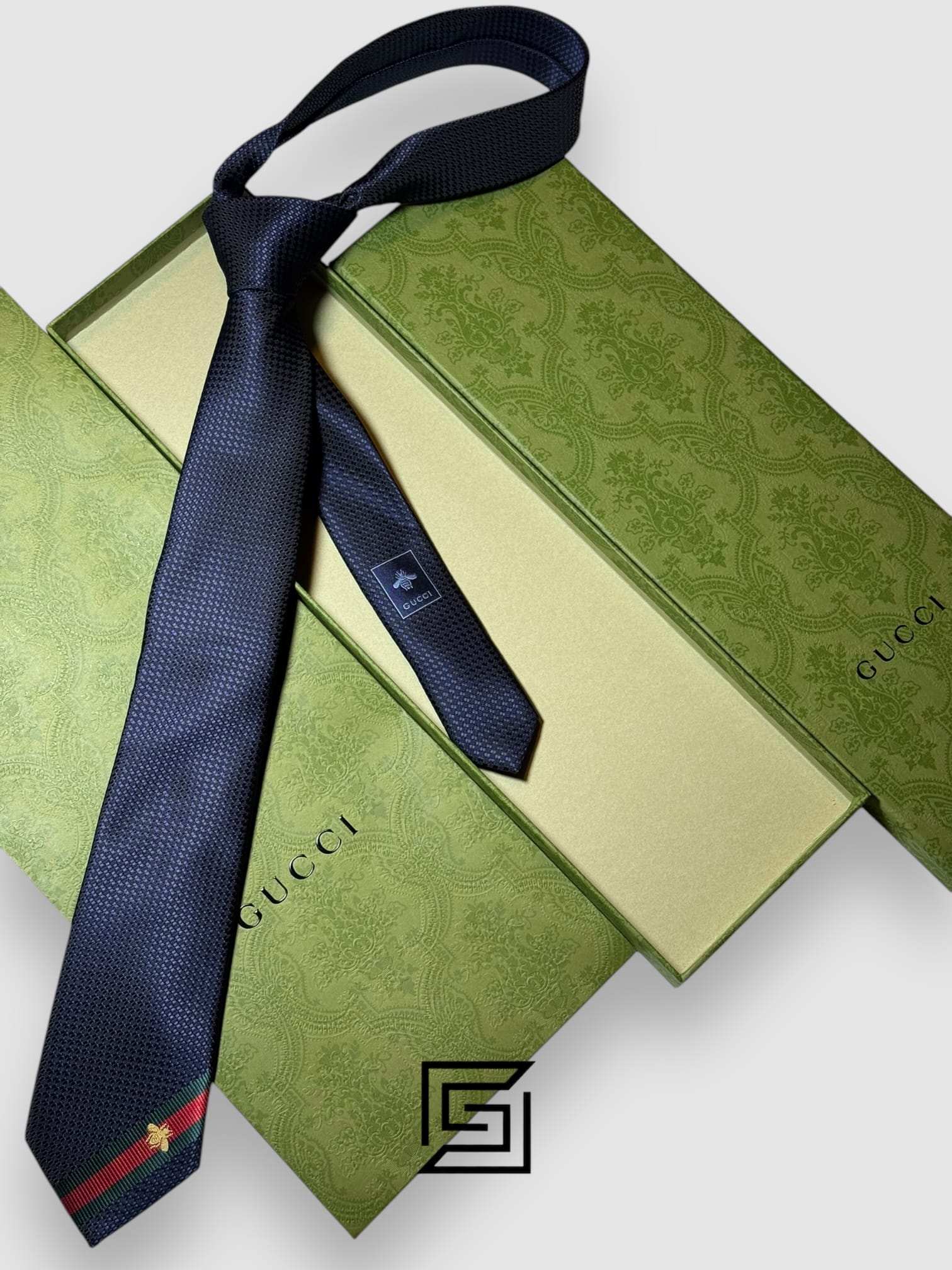 Ties Gucci - Navy Blue Color Engraved With Gucci Bee Signature Line Gucci