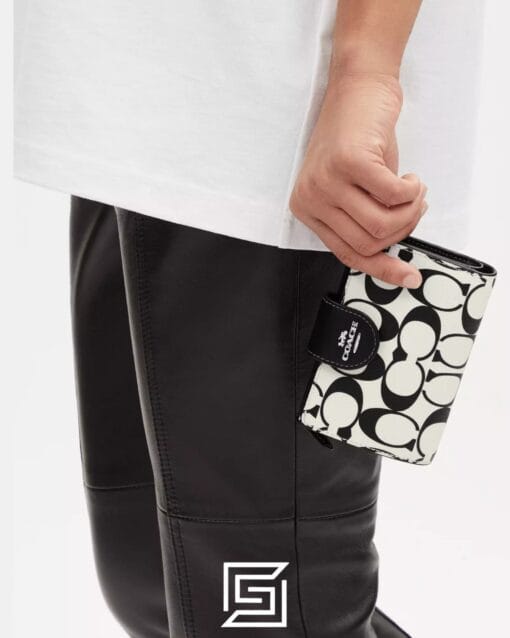 Leather,Wallets,Women Medium Corner Zip Wallet In Signature Canvas Style No. CP420 Coach