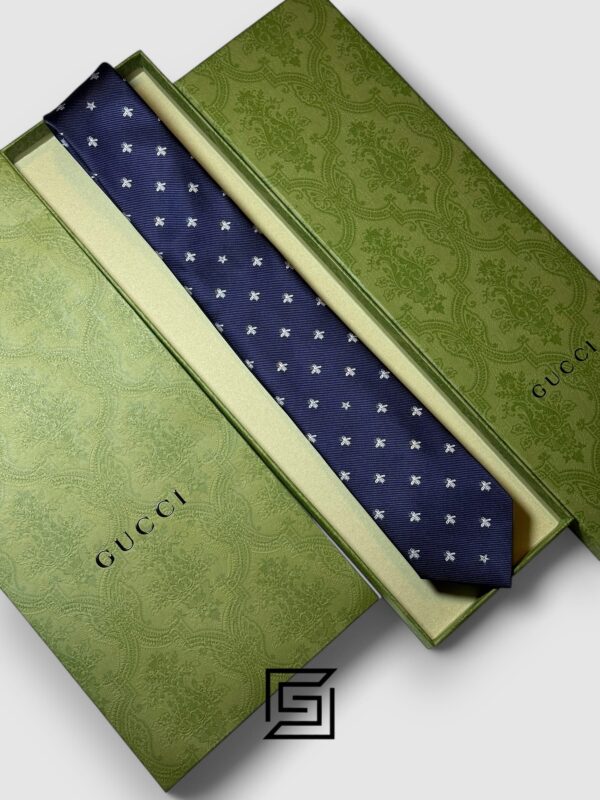 Ties Gucci - Navy Blue Color With Bee Silver Pattern Gucci