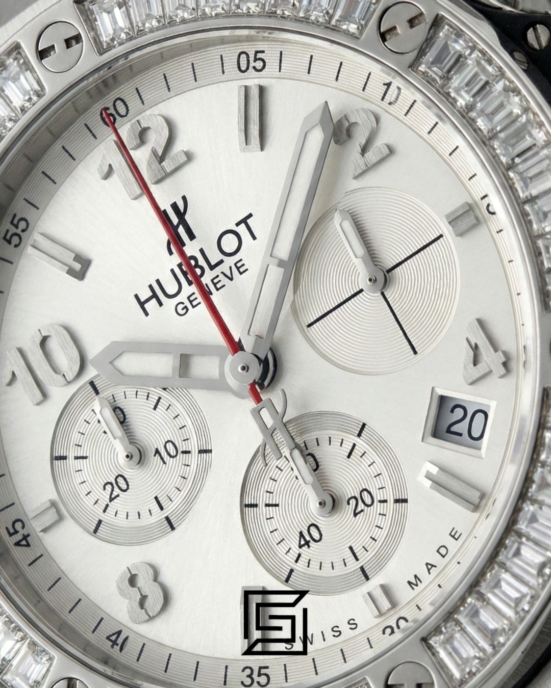 ⁦Hublot Big Bang Women – White Dial, Diamond Bezel & Black Rubber⁩ - الصورة ⁦2⁩