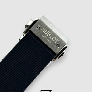 ⁦Hublot Big Bang Women – White Dial, Diamond Bezel & Black Rubber⁩ - الصورة ⁦4⁩