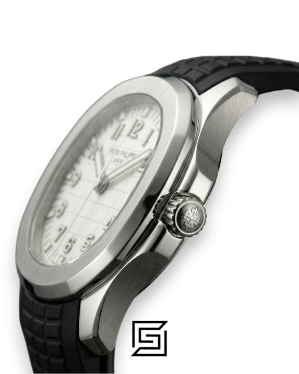 Patek Philippe Aquanaut – Cream Dial × Black Rubber Strap – Japanese Automatic