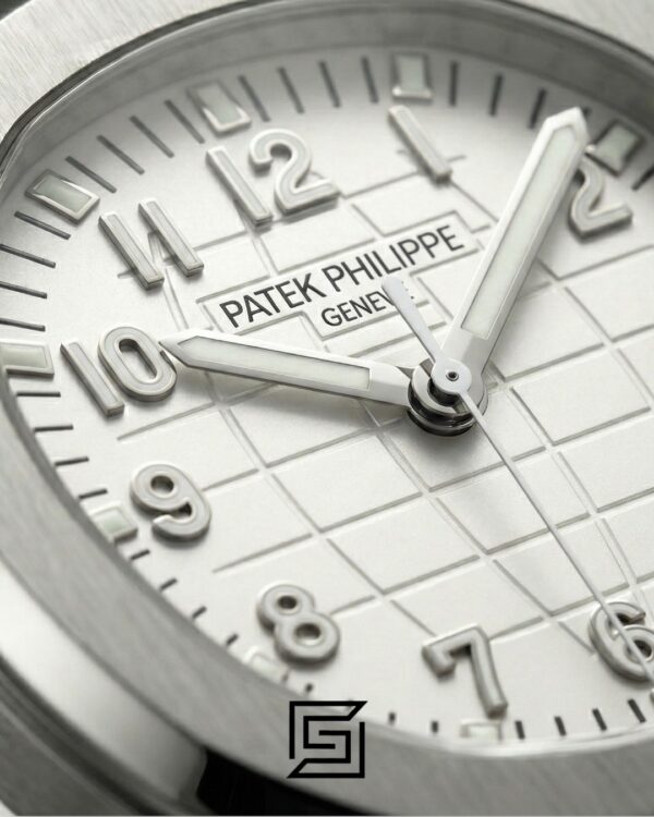 Patek Philippe Aquanaut – Cream Dial × Black Rubber Strap – Japanese Automatic
