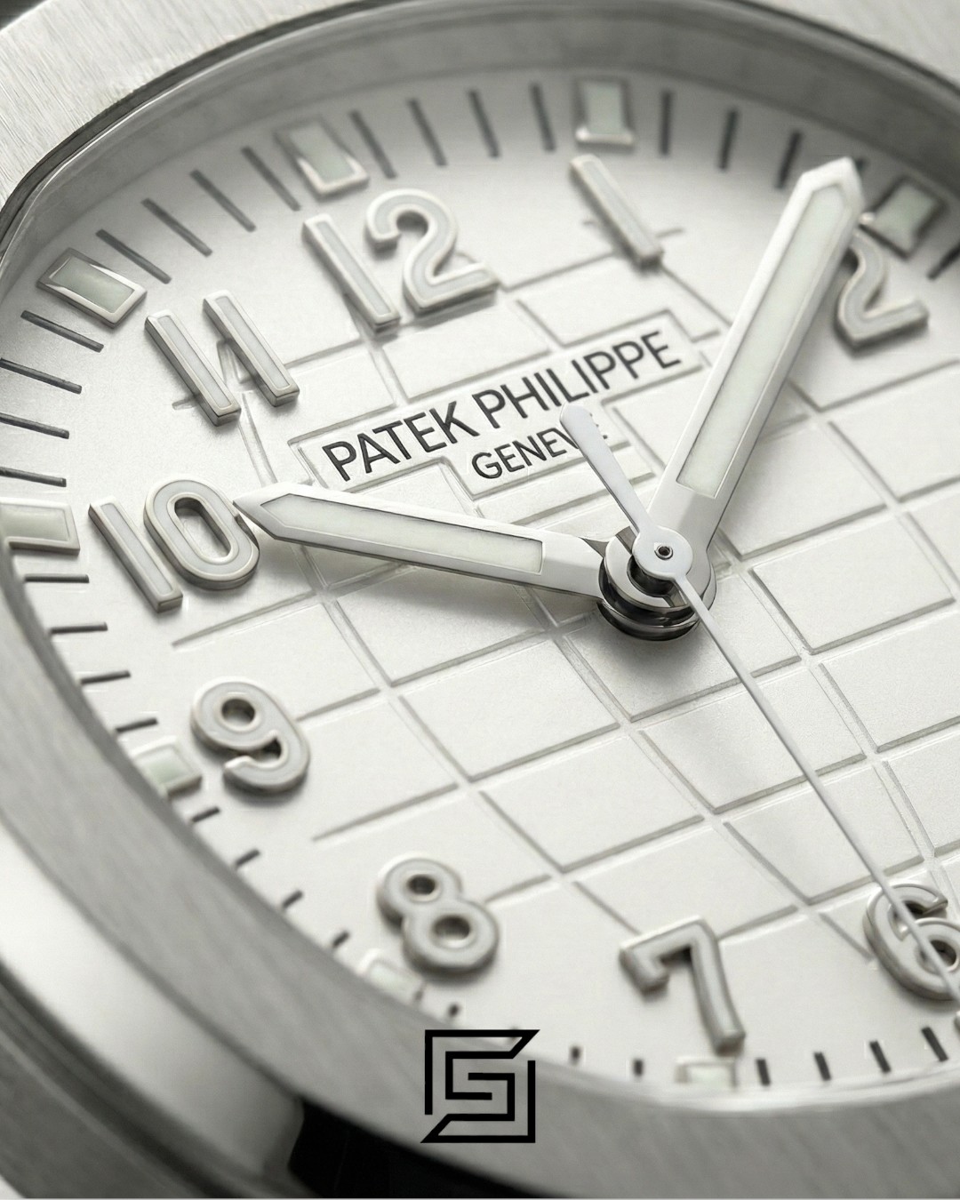 ⁦Patek Philippe Aquanaut – Cream Dial × Black Rubber Strap – Japanese Automatic⁩ - الصورة ⁦2⁩