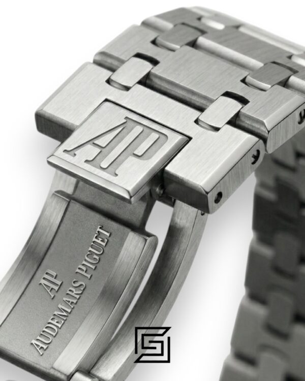 Audemars Piguet Royal Oak Chronograph Blue Dial – Stainless Steel – Quartz