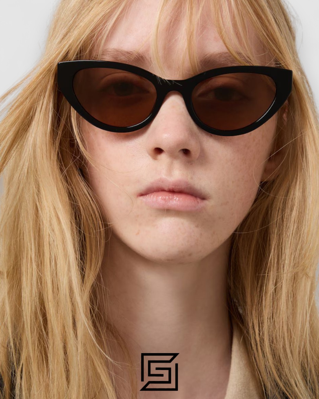 Miu Miu MUA04 16K08Z Black Lenses and Black Frame With Gold Logo - Image 6