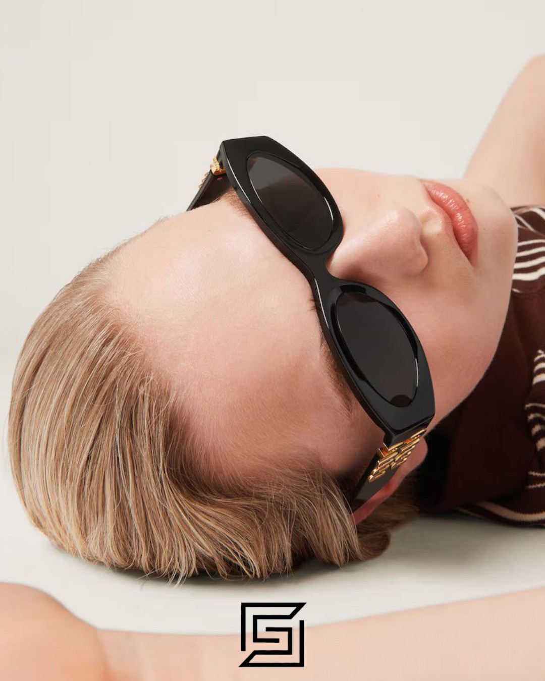 Miu Miu SMU11w Black Lenses and Black Frame - Image 6