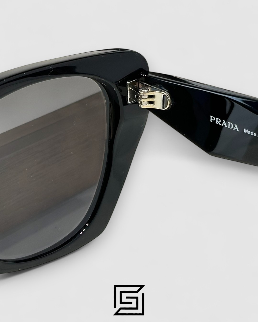 Prada SPR 19Z Black Lenses Black Frame - Image 5