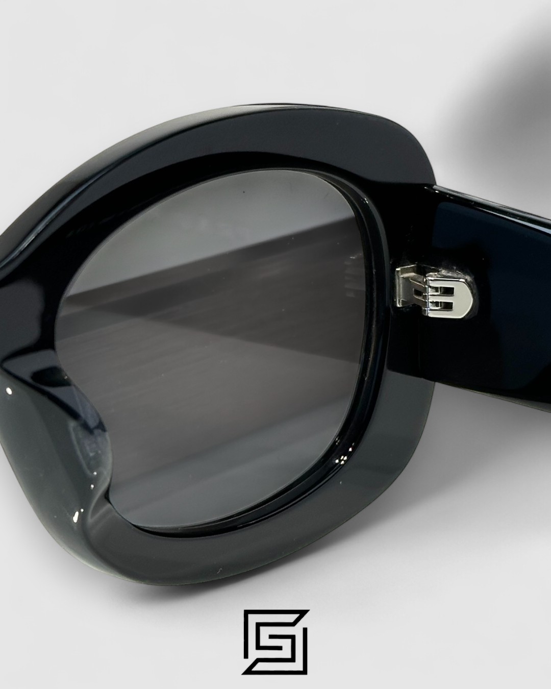 Prada PRA 13S Black Lenses Black Frame - Image 8