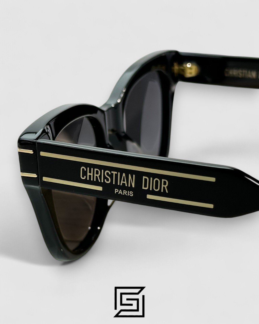 ⁦Dior Signature B4U Black Leanses Black Frame Gold Logo⁩ - الصورة ⁦9⁩