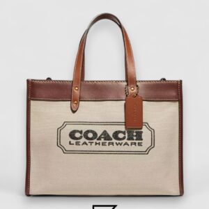 ⁦Coach Field Tote 30 With Coach Badge – Style No. C8459⁩ - الصورة ⁦1⁩