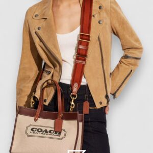 ⁦Coach Field Tote 30 With Coach Badge – Style No. C8459⁩ - الصورة ⁦4⁩