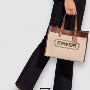 ⁦Coach Field Tote 30 With Coach Badge – Style No. C8459⁩ - الصورة ⁦5⁩