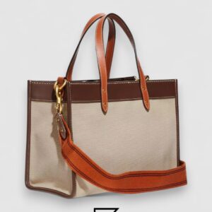 ⁦Coach Field Tote 30 With Coach Badge – Style No. C8459⁩ - الصورة ⁦2⁩