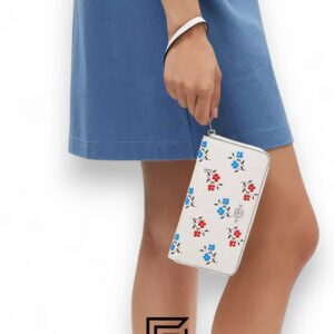⁦Coach Long Zip Around Wallet in Floral Print White Style No. CT919⁩ - الصورة ⁦3⁩