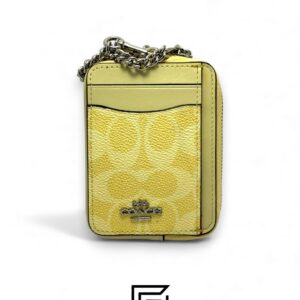⁦Coach Zip Card Case In Signature Canvas Khaki Style No. CW883⁩ - الصورة ⁦1⁩