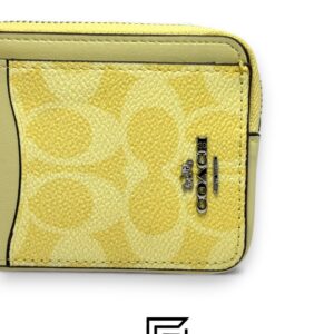 ⁦Coach Zip Card Case In Signature Canvas Khaki Style No. CW883⁩ - الصورة ⁦3⁩