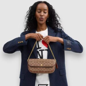 ⁦Brook Flap Chain Bag In Signature Canvas CAN91⁩ - الصورة ⁦7⁩