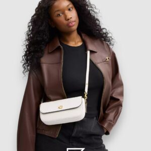 ⁦Coach Brook Flap Chain Bag White Style CAN90⁩ - الصورة ⁦8⁩